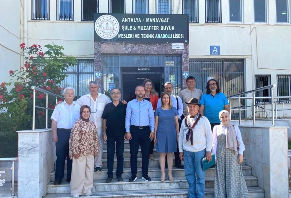 Yazarlar öğrencilerle bir araya geldi