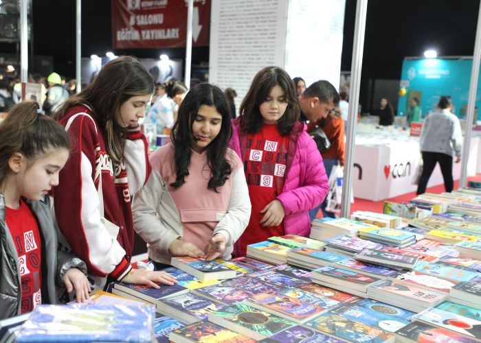 13. Antalya Kitap Fuarı’na  öğrencilerden yoğun ilgi