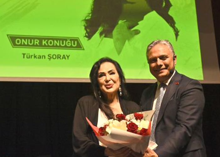 Türkan Şoray’a Sevgi Seli