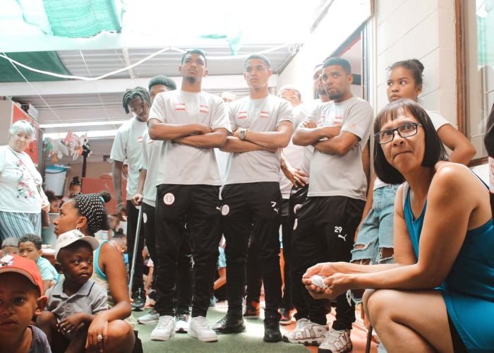 Antalyaspor Güney Afrikalı çocukların yanında