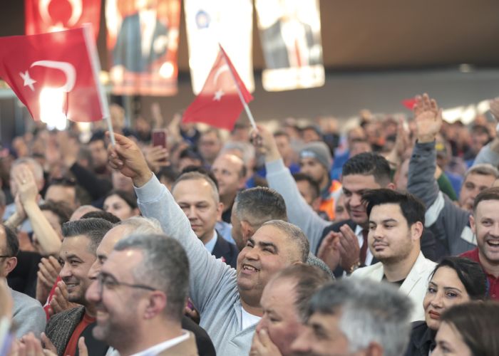 Büyükşehir Belediyesi'nde işçilere yüzde 80 zam 