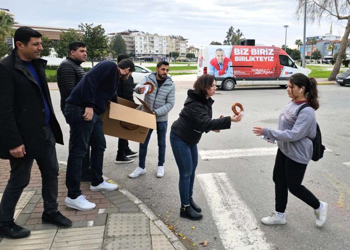 Kara’dan Turizm Çalışanlarına Simit 