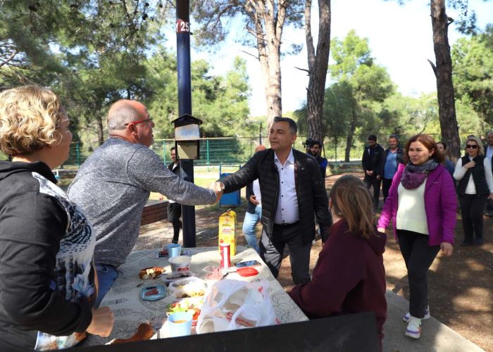 Başkan Adayı Nefi Kara piknik yapan vatandaşları ziyaret etti