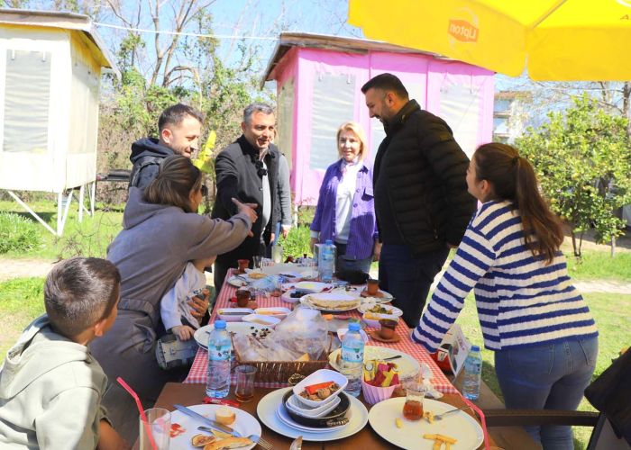 Başkan Adayı Nefi Kara piknik yapan vatandaşları ziyaret etti