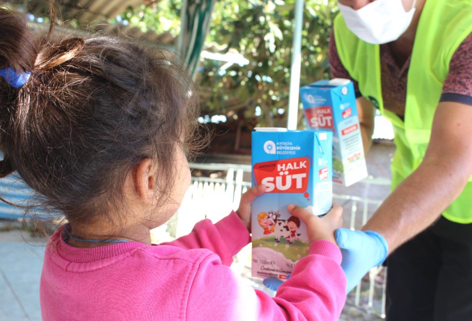 Antalya’da 23 bin 116 çocuğa 2 milyon 628 bin 8 litre süt dağıtıldı