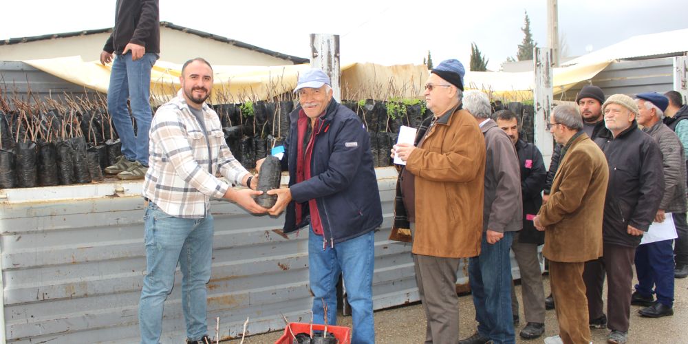 Büyükşehir Korkutelili üreticilerin yanında