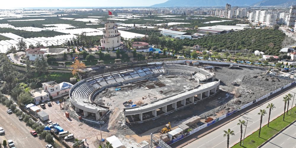 Kumluca Atatürk Stadyumu %85 tamamlandı