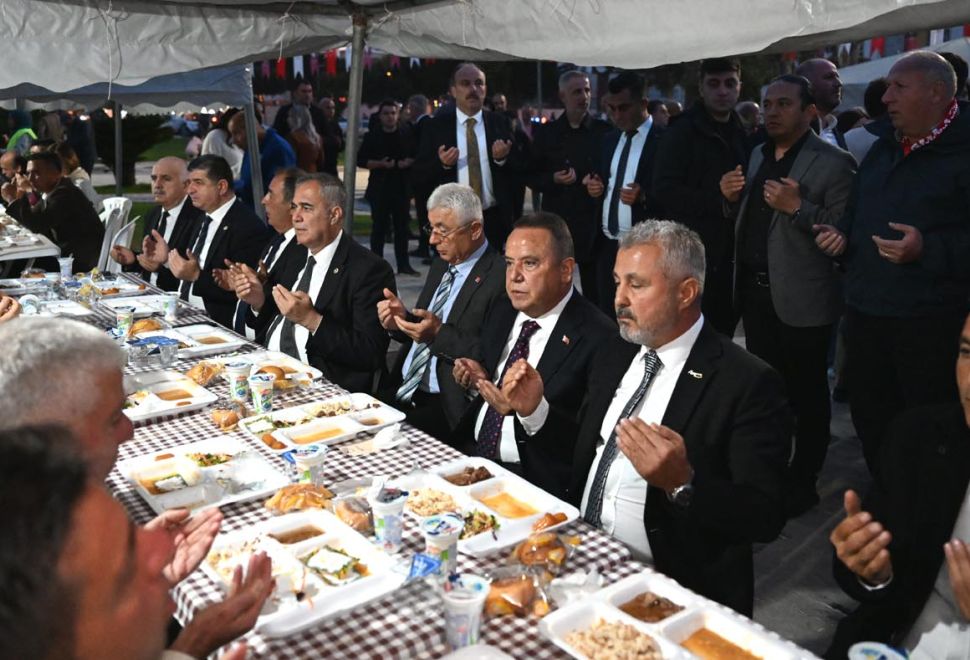 Başkan Böcek Manavgat’ta iftar yaptı