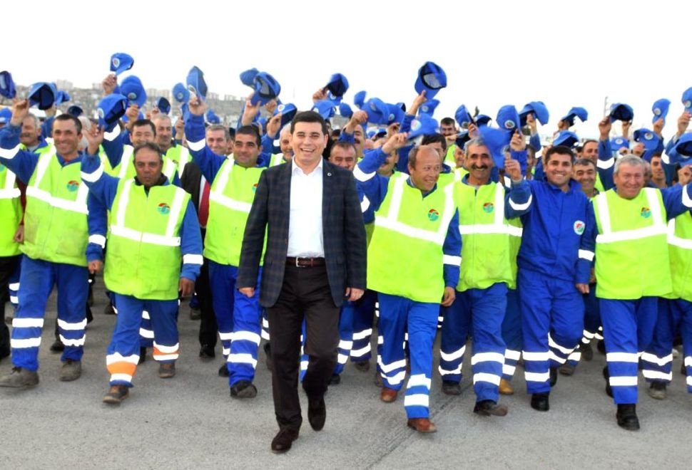 Tütüncü çalışanlarının yüzünü güldürdü