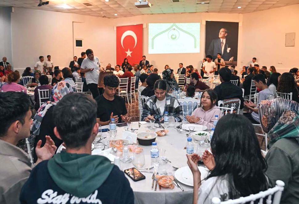 Vali Şahin Manavgatlılarla iftar yaptı