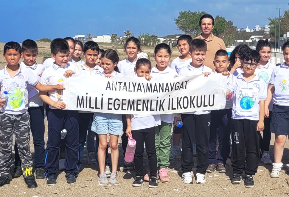 23 Nisan vesilesiyle Türk ve Romanyalı öğrenciler sahil temizliğinde buluştu