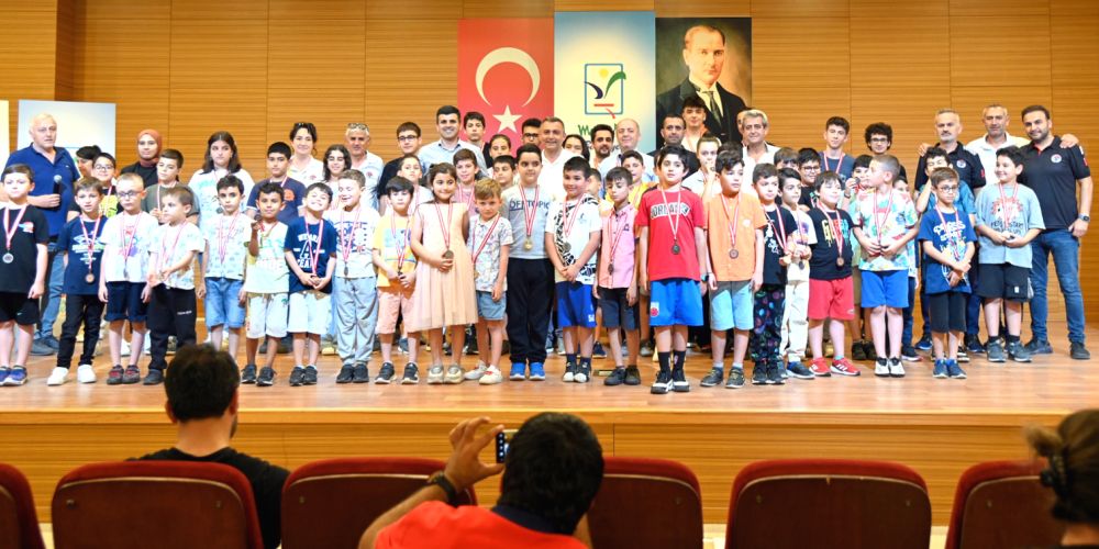Satranç Turnuvasına 312 çocuk katıldı