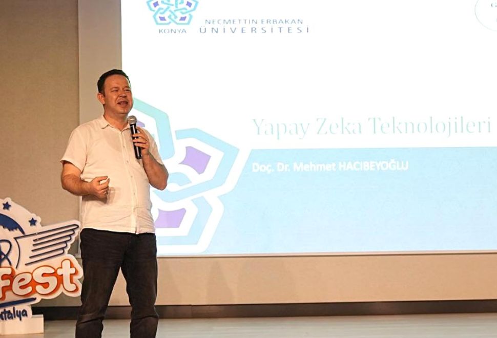 Hacıbeyoğlu , Ögrencilere Yapay Zeka Teknolojilerini anlattı