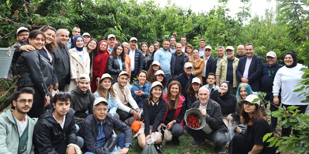 Kiraz hasat şenliğine gençler enerji kattı