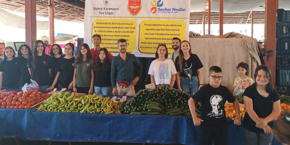 Özel Öğrenciler ve Fen Lisesi Öğrencileri pazarda sebze-meyve sattılar