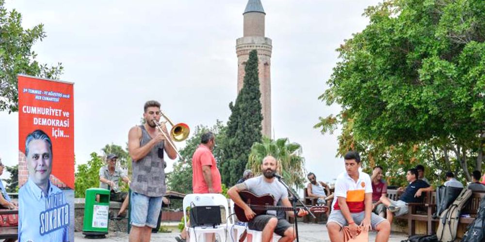 ‘Müzik sokakta’ konserleri başladı