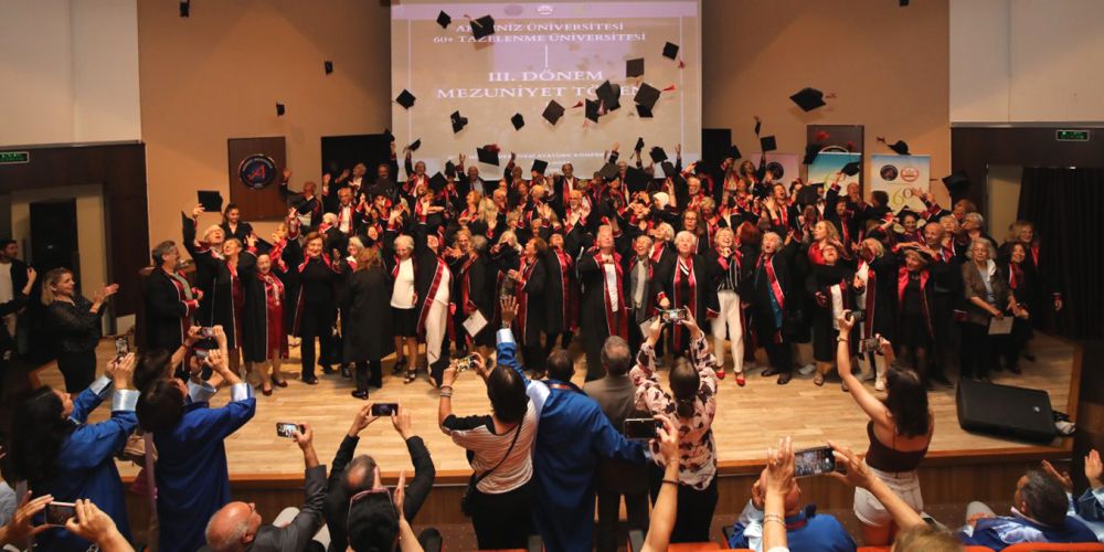 BağlantıTazelenme Üniversitesi’nden 3. Dönem Mezuniyet Töreni