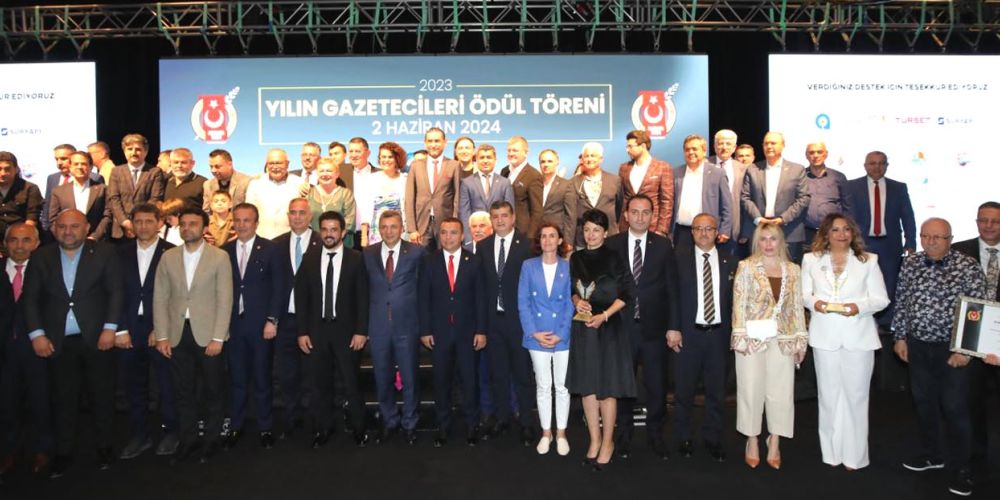 Özkan, Antalya Gazeteciler Cemiyeti Ödül Törenine katıldı