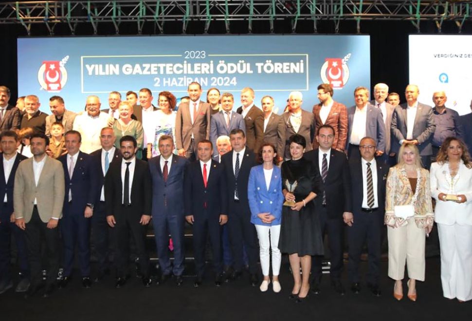 Özkan, Antalya Gazeteciler Cemiyeti Ödül Törenine katıldı