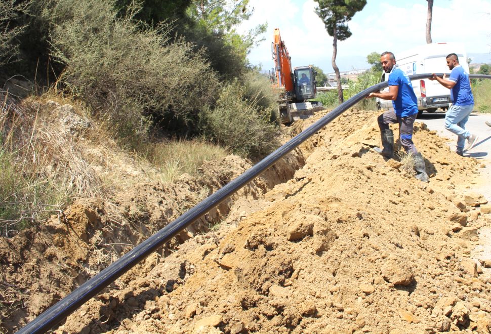 Karaöz’de su boruları yenileniyor