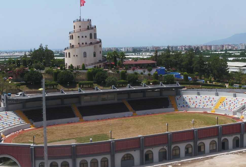 Kumluca Atatürk Stadyumu’nda son rötuşlar yapılıyor