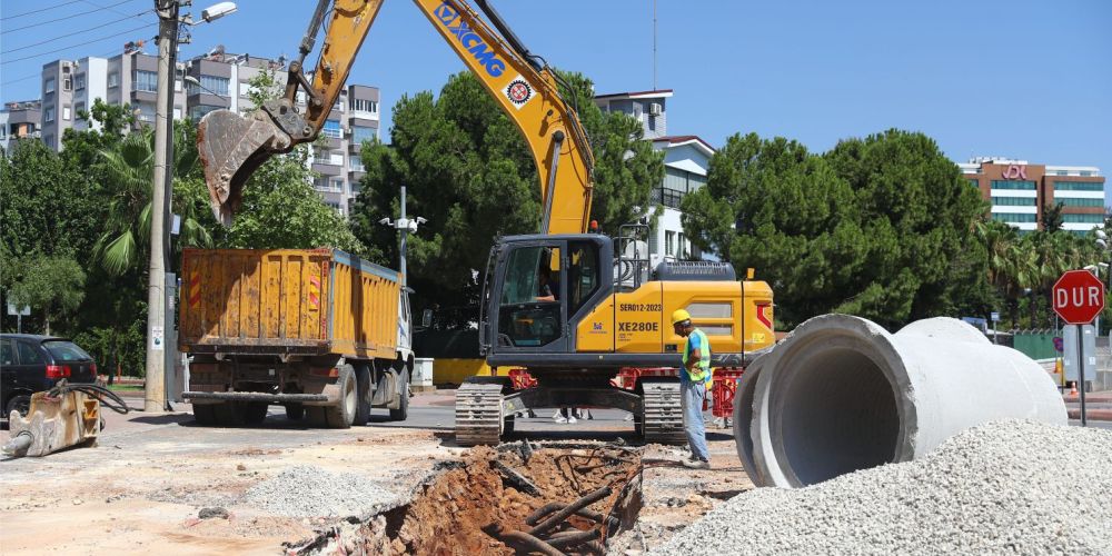 Konyaaltı’nda altyapı çalışmasını sürdürüyor