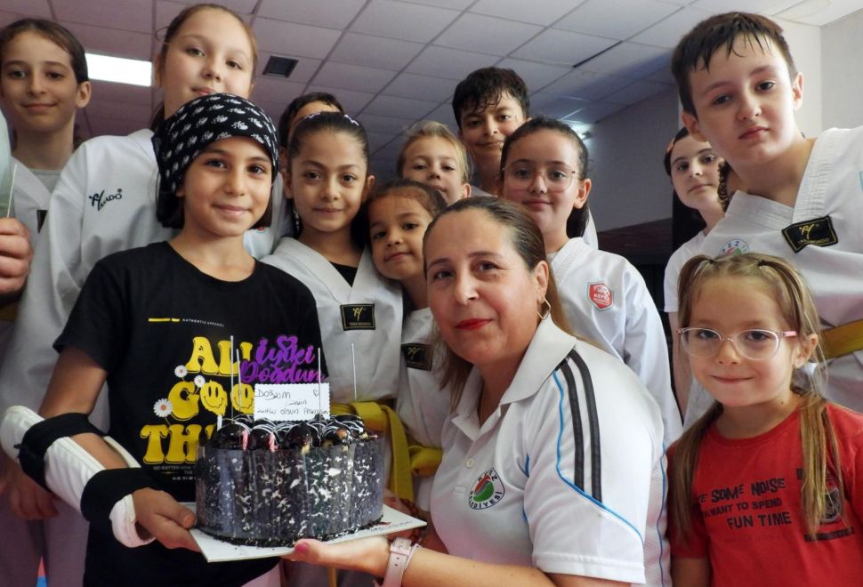 Tekvandocu Ecem’e doğum günü sürprizi