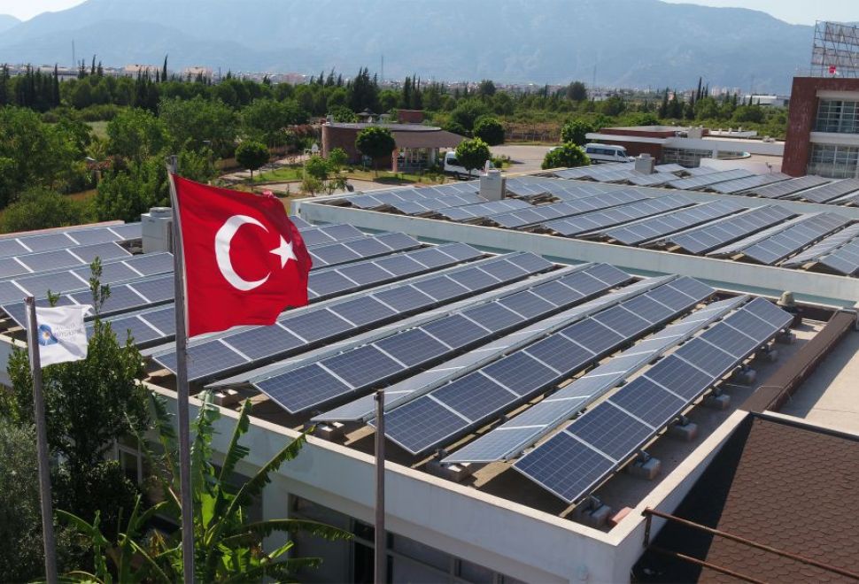 Büyükşehir enerjisini güneşten alıyor