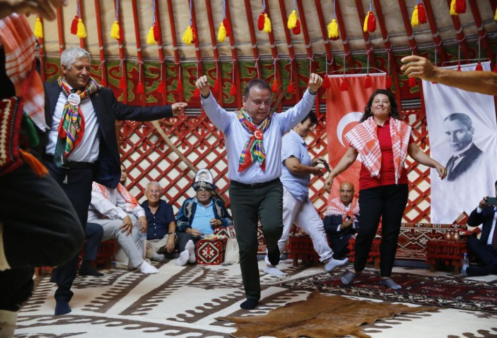 Böcek tüm Antalyalıları Yörük Türkmen Festivali’ne davet etti