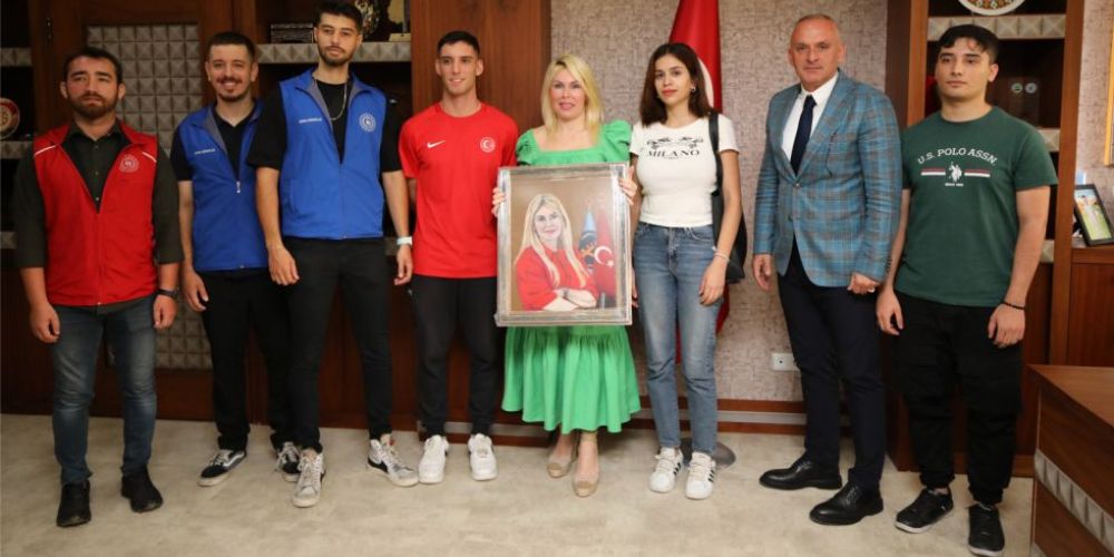 Olimpiyat Madalyalı Sporcudan Rektör Özkan’a Ziyaret