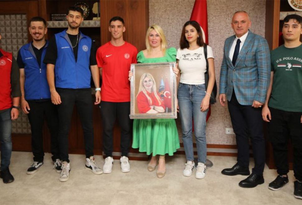 Olimpiyat Madalyalı Sporcudan Rektör Özkan’a Ziyaret